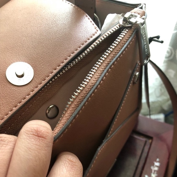 Steve Madden Blush Tan Silver Hardware 4 compartme - Picture 3 of 5